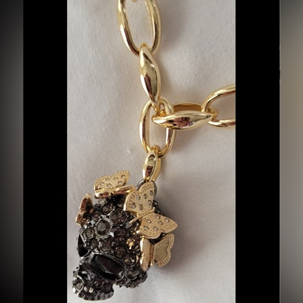 BETSEY JOHNSON Halloween Statement Chain Skull Pendant Butterflies Necklace NWT - Picture 4 of 6